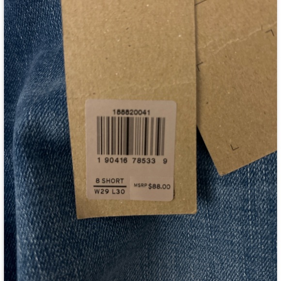 NWT🔖•Levi’s 721 High Rise Jeans, distressed knee size 8 short, 29x30 - Picture 9 of 14